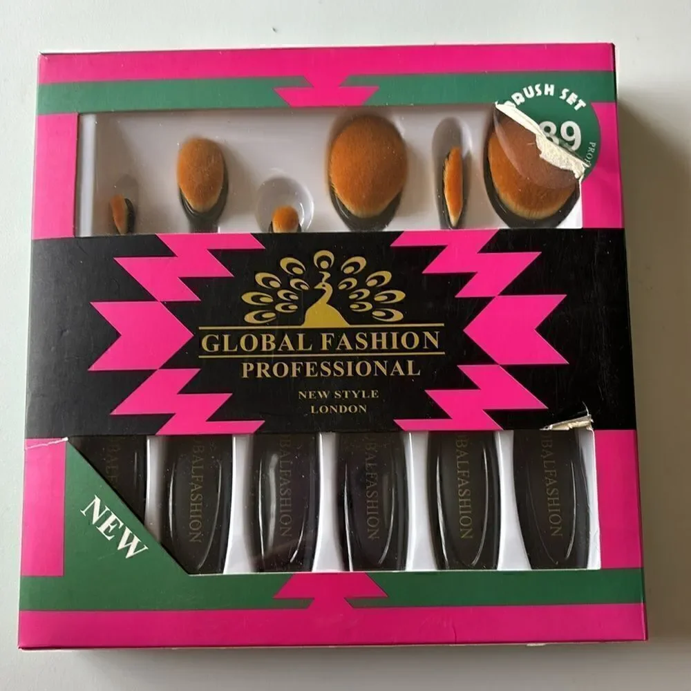 Global Fashion Set of brushes for applying Foundation / NIB